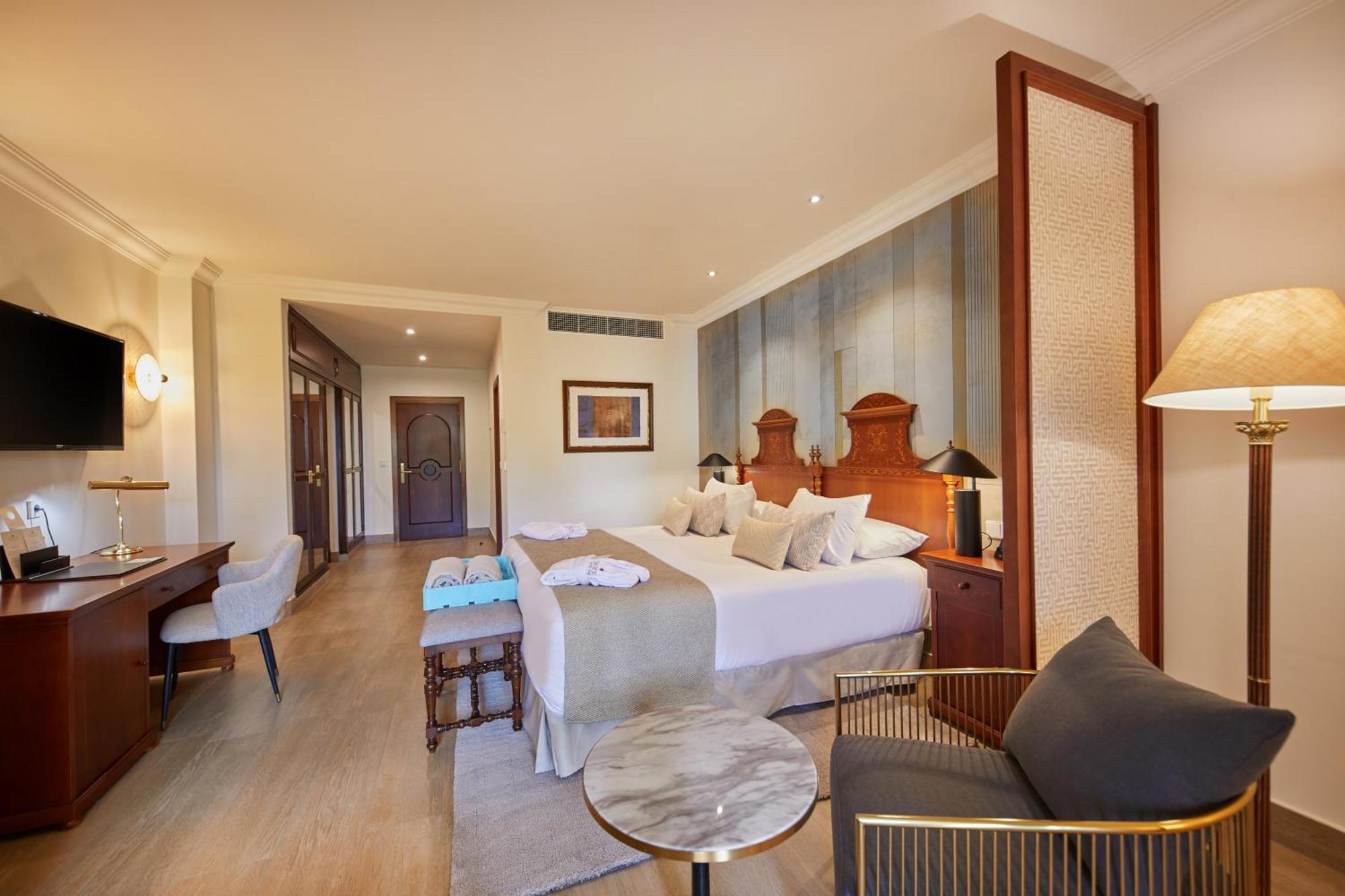 Secrets Mallorca Villamil Resort & Spa - Adults Only Peguera Eksteriør bilde A room at the hotel