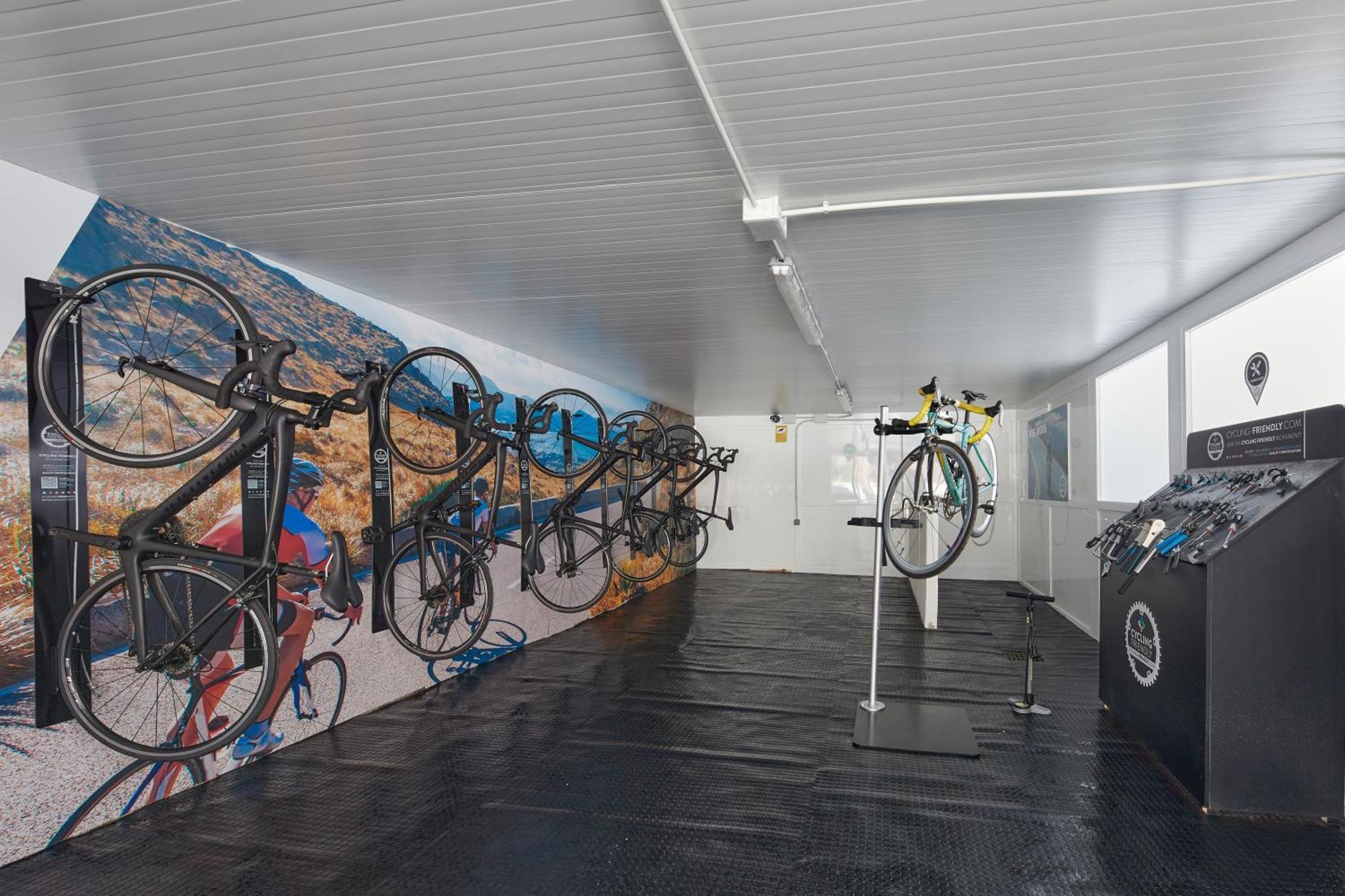Secrets Mallorca Villamil Resort & Spa - Adults Only Peguera Eksteriør bilde The bike room