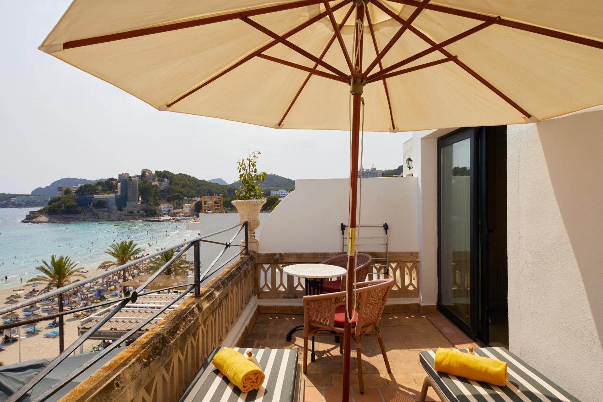 Secrets Mallorca Villamil Resort & Spa - Adults Only Peguera Eksteriør bilde A balcony with a parasol