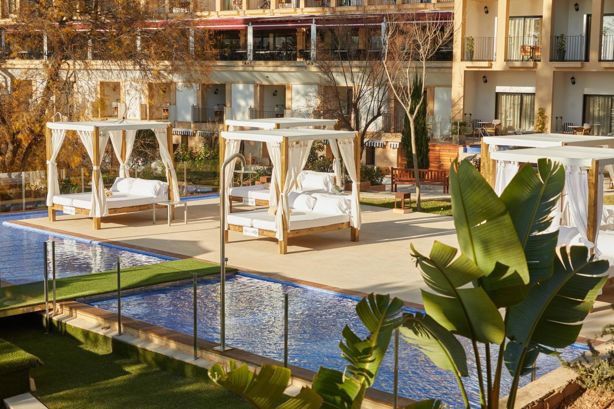Secrets Mallorca Villamil Resort & Spa - Adults Only Peguera Eksteriør bilde The pool at the hotel