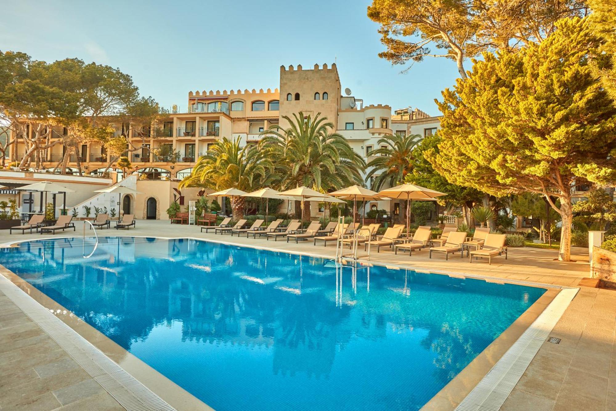 Secrets Mallorca Villamil Resort & Spa - Adults Only Peguera Eksteriør bilde The hotel's swimming pool