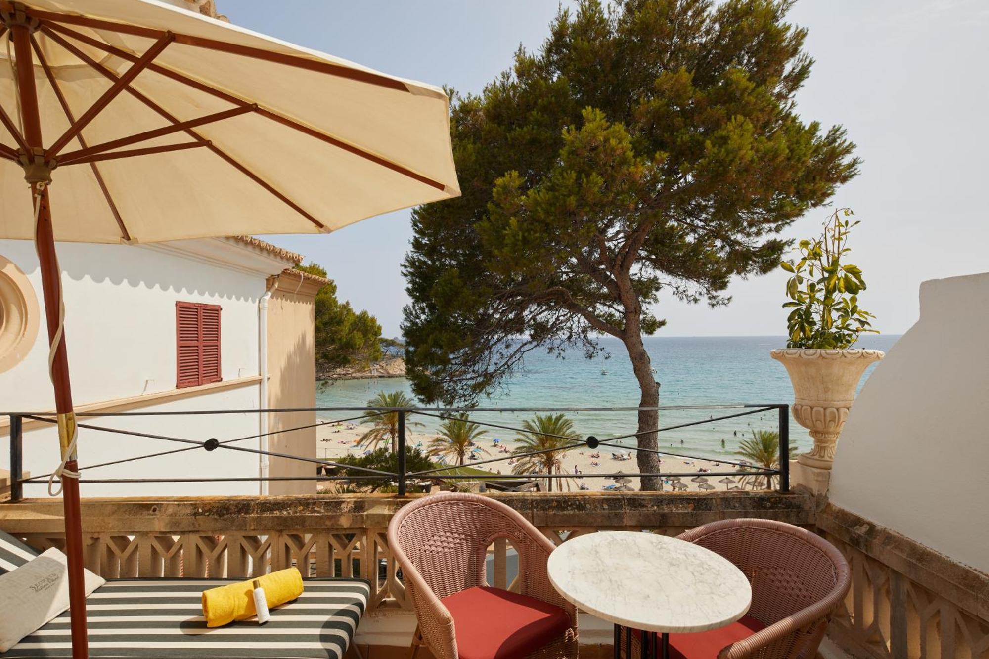 Secrets Mallorca Villamil Resort & Spa - Adults Only Peguera Eksteriør bilde View of the beach from the hotel