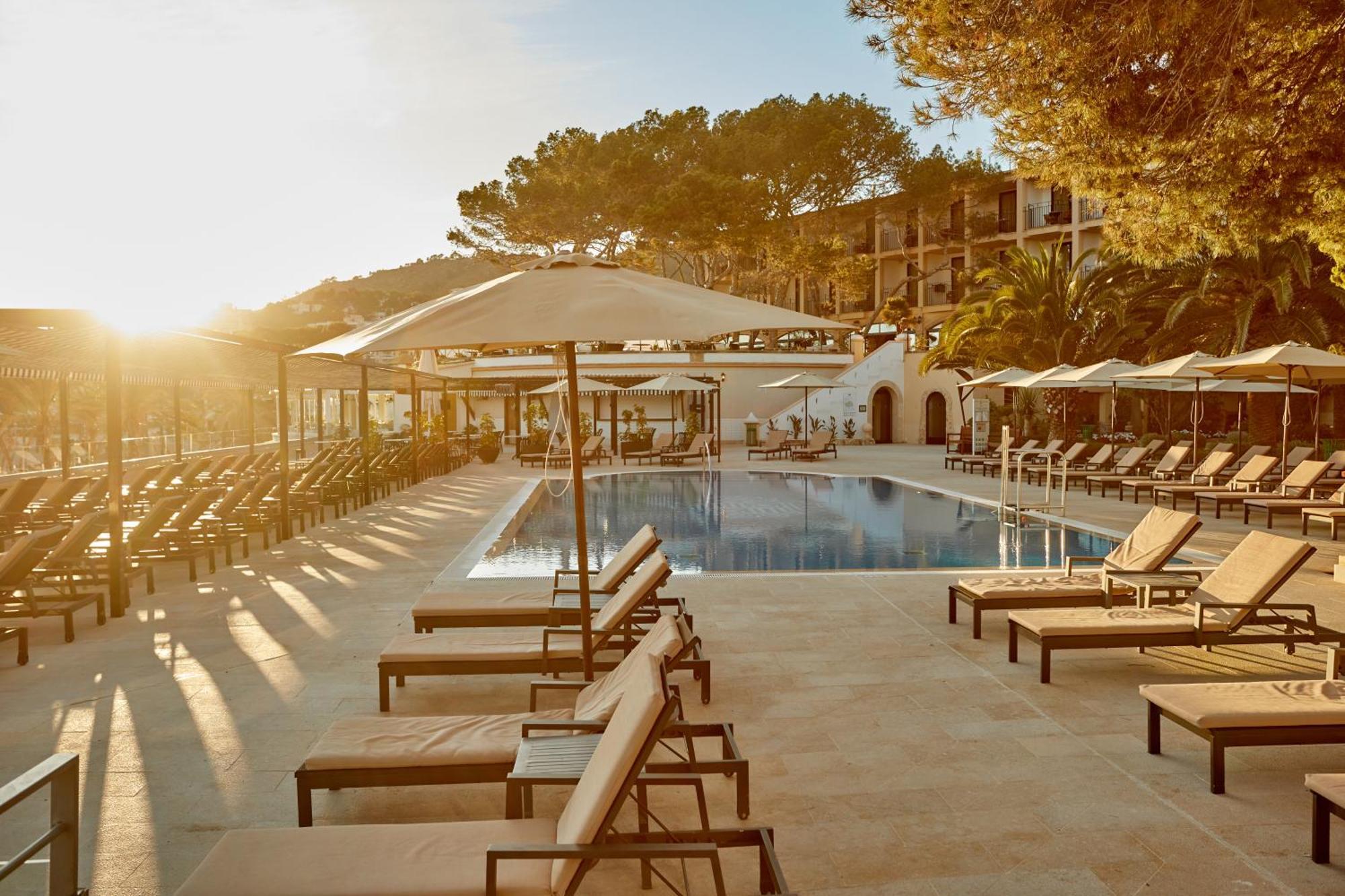 Secrets Mallorca Villamil Resort & Spa - Adults Only Peguera Eksteriør bilde The hotel's pool