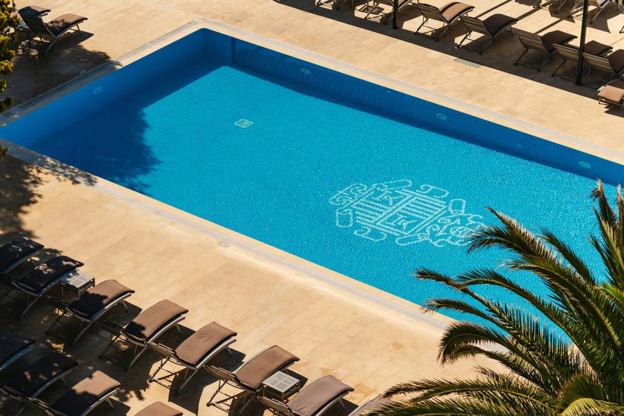 Secrets Mallorca Villamil Resort & Spa - Adults Only Peguera Eksteriør bilde The swimming pool at the hotel