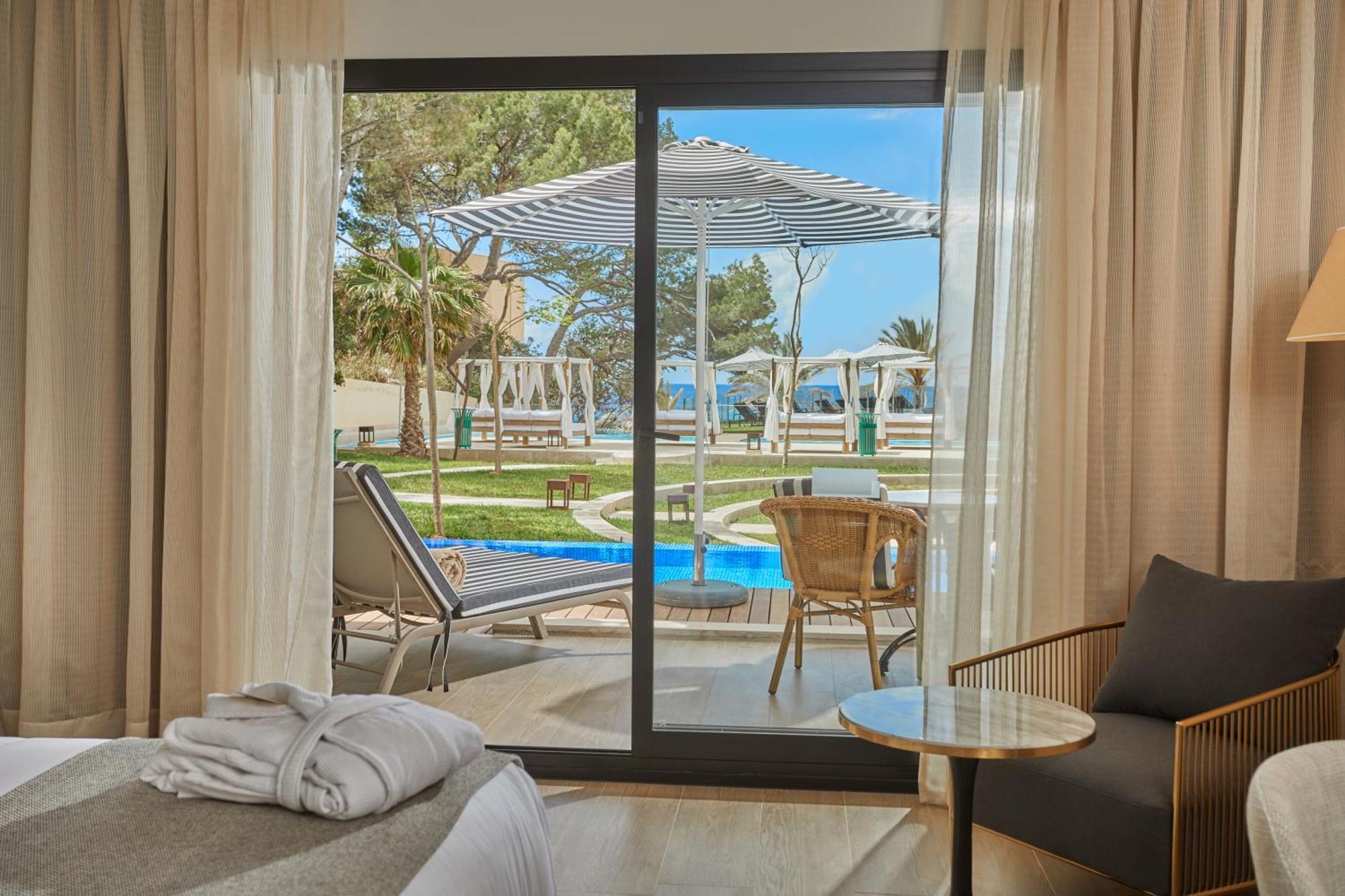 Secrets Mallorca Villamil Resort & Spa - Adults Only Peguera Eksteriør bilde A room at the hotel