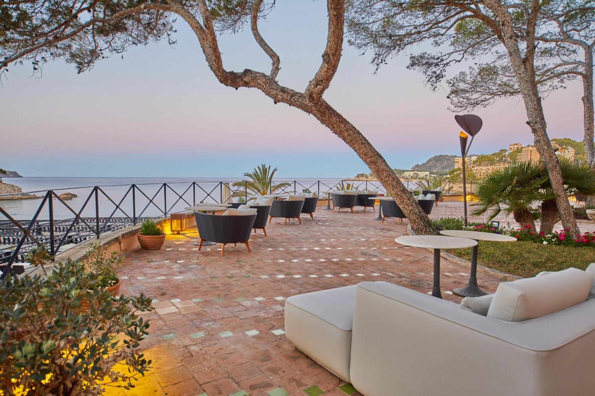 Secrets Mallorca Villamil Resort & Spa - Adults Only Peguera Eksteriør bilde The hotel's terrace