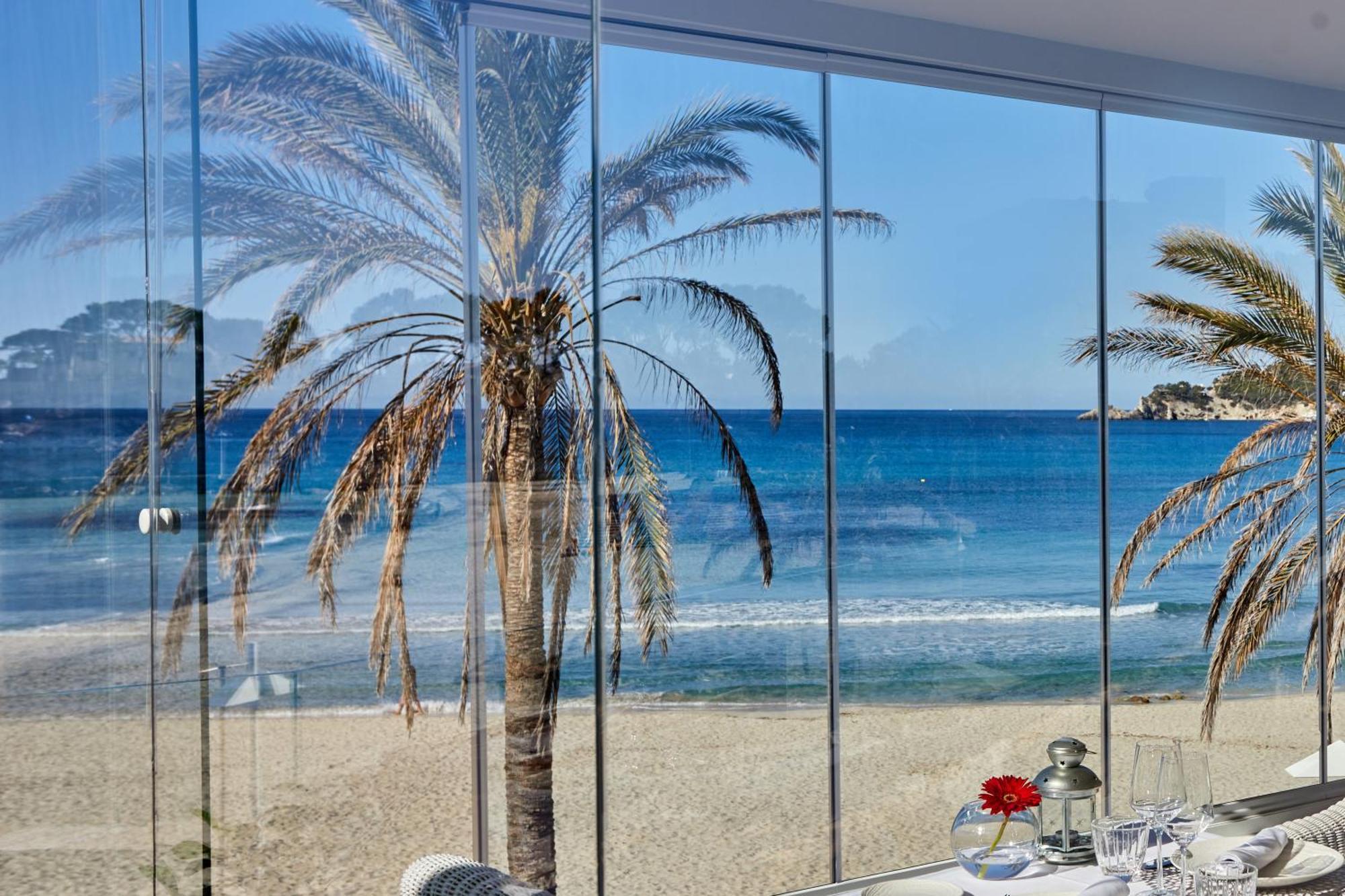 Secrets Mallorca Villamil Resort & Spa - Adults Only Peguera Eksteriør bilde View of the beach from the hotel